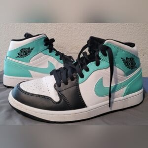 Jordan Pre owned mid tropical twist-igloo mens shoes size 9.